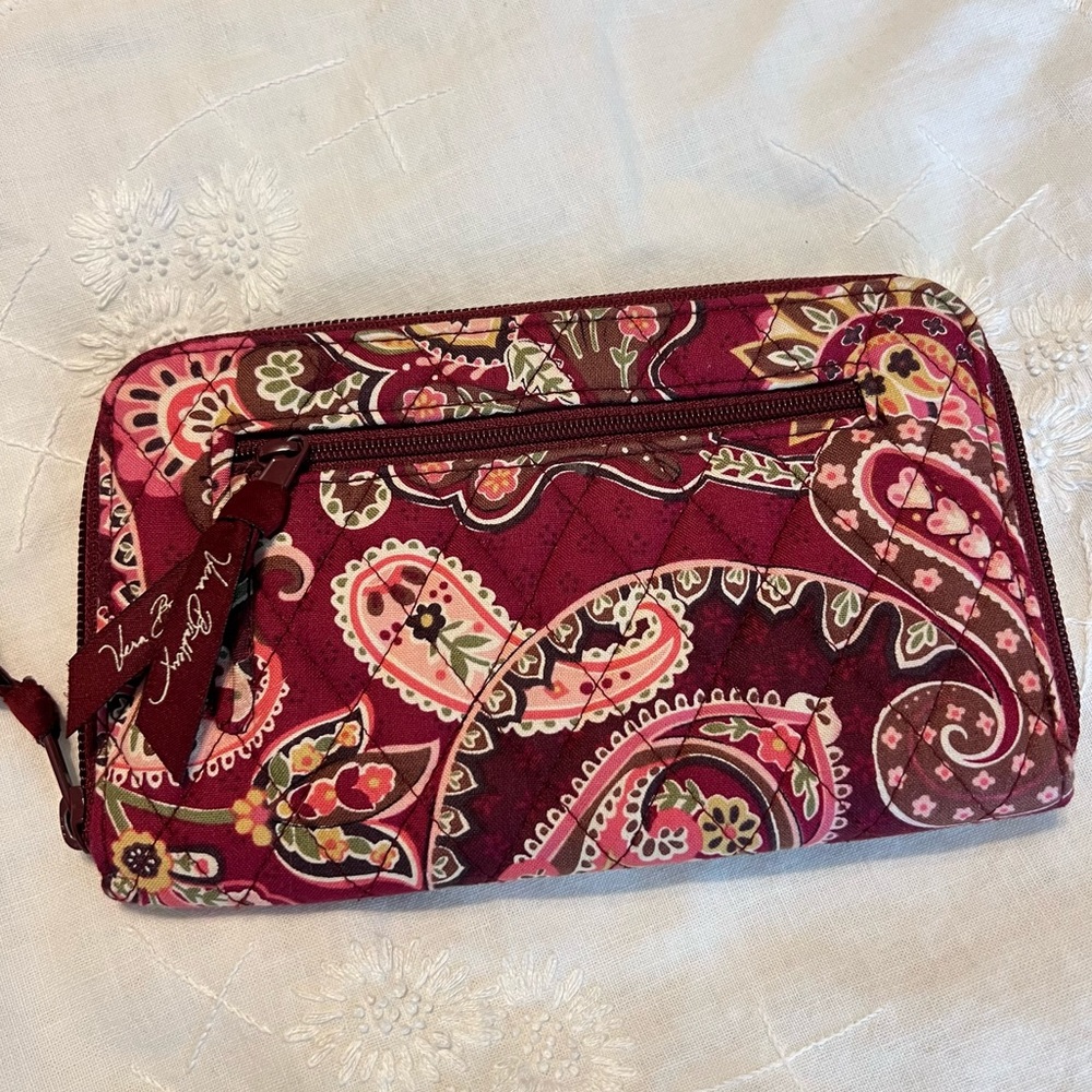 Vera Bradley Paisley Print Quilted Wallet Maroon Burgundy 8 x 5” Zip closure - Picture 4 of 9